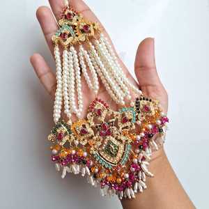 Ensemble de bijoux pour femmes en or plaqué 18 carats au design unique, boucles d'oreilles et collier faits à la main pour mariage et fête, vente en gros au Pakistan - Product Image 3