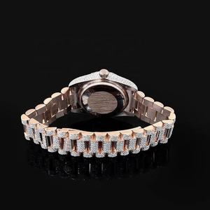 Moissanite rose doré style hip hop avec diamant, cadran rose glacé, fonction date, mouvement automatique à quartz pour hommes et femmes - Product Image 3