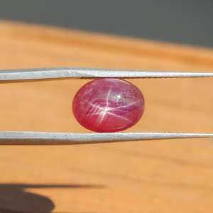 Hermosa piedra preciosa suelta de rubí estrella | Oval 11,7x9,3mm | Personalizable Piedra natal de Julio | Piedra preciosa única | Vendido individualmente - Product Image 1