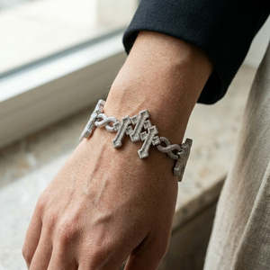 สร้อยข้อมือแบบ Infinity Link ประดับเพชร CZ ทรงกลมเต็มเส้น สีเงิน พร้อมตัวล็อกแบบกล่อง ดีไซน์หรูหรา - Product Image 4