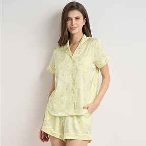 Pijama de satén corto personalizable para mujer, ropa de dormir de verano elegante con cintura elástica y cierre de botón, características suaves - Product Image 2