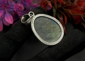 Pendentif en pierres précieuses de Labradorite rugueuse fait à la main bijoux en argent collier de guérison pendentif Unique cadeau d'anniversaire - Product Image 5