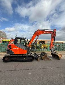 Mini-excavatrice Kubota KX040-5, économique en carburant, compacte, avec une puissance hydraulique excellente pour les travaux de construction - Product Image 1