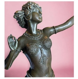 Statue élégante de dame en bronze pour la décoration de la maison et la collection d'art - Product Image 4