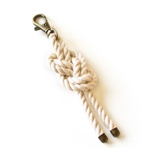 Porte-clés en corde de coton à nœuds nautiques, magnifiquement fait main, très vendu, en blanc naturel, bronze antique |   Cadeaux nautiques - Product Image 1