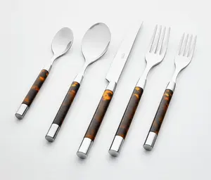 Ensemble de couverts au design classique de luxe en acier inoxydable avec finition dorée, parfait pour les repas au restaurant et la table élégante - Product Image 4