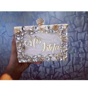 Bolso de Mano Artístico Hecho a Mano con Resina, Diseño de Ángel Amoroso, Personalizable para Mujeres Elegantes - Product Image 1