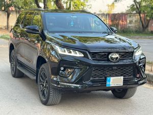 Toyota Fortuner GR S 4x4 2023, SUV de Lujo, Nuevo, con Baca de Aleación de Aluminio, Exportación a Todo el Mundo - Product Image 6