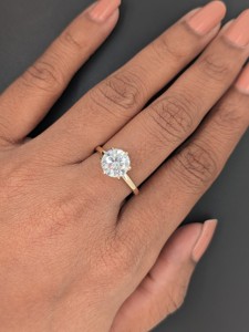 Anillo de Compromiso de Moissanita de 1/2ct para Mujer, Elegante y Sencillo, en Plata de Ley S925 con Baño de Rodio - Product Image 6