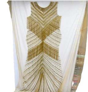 Robe blanche de style traditionnel de qualité supérieure pour mariages et fêtes Motif géométrique fait à la main Tenue de soirée en vrac - Product Image 1