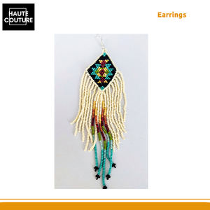 Grand choix de boucles d'oreilles pour femmes, fabriquées et brodées à la main - losange avec des glands blancs, provenant d'un fabricant indien - Product Image 5