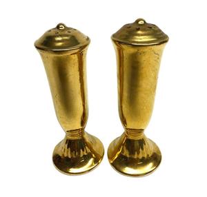 Juego de sal y pimienta de metal de aspecto vintage con construcción hecha a mano, perfecto para encimeras de cocina rústicas y mesas de comedor - Product Image 5