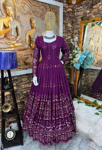 DISEÑADOR Faux Fur PARTY WEAR GOWN y LAHENGHA SET con BORDADO TRABAJO para INVIERNO - Product Image 6