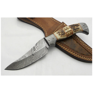 Cuchillo de caza profesional de acero de Damasco hecho a mano personalizado de alta calidad con cuchillo de mango de cuerno con Funda de cuero puro. - Product Image 1