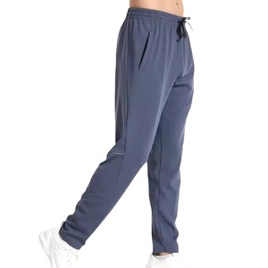 Pantalones de chándal de gimnasio informales para hombre con servicio OEM profesional, pantalones de entrenamiento de tela de bucle pesado con forro polar cálido y cómodo - Product Image 6