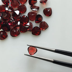 พลอยโกเมนแดงธรรมชาติ 7 มม. ทรงหัวใจ คุณภาพดีที่สุด สำหรับทำเครื่องประดับ - Product Image 4