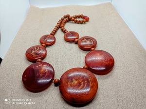 Collar de media luna de resina Ombre blanco y negro hecho a mano Collar de babero semicircular único con cadena de cobre Hallazgos de joyería artesanal - Product Image 3