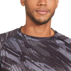 T-shirts pour hommes Dry Fit fabriqués en usine, vêtements de sport à séchage rapide avec tailles personnalisées et finitions de qualité professionnelle - Product Image 5