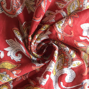 Tissu en coton imprimé à la main, motif floral paisley rouge |   Textile indien traditionnel - Product Image 1