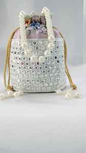 Mini bolso elegante personalizado para mujer Potli decorativo de moda con accesorio bordado de perlas cierre con cordón Forro de algodón - Product Image 5