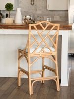 Tabouret de bar en rotin fabriqué à la main avec coussin chaise de comptoir à dossier haut naturel pour une utilisation intérieure et extérieure