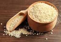 Graines de sésame blanc décortiquées et propres, exportateur indien, pour boulangerie, snacks, confiserie, disponibles à un prix compétitif