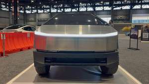 Véhicule hybride électrique d'occasion 2023 de haute qualité, transmission automatique à 6 vitesses, sièges en cuir foncé, prêt à être expédié - Product Image 2