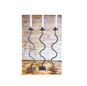 Portavelas grande decorativo de metal y hierro para salas de estar de estilo vintage, decoración elegante para dormitorio y temas de iluminación clásica - Product Image 1