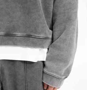 เสื้อสเวตเชิ้ตเนื้อพรีเมียมแบบฟอกสี สร้างด้วยผ้าฟลีซเนื้อนุ่มด้านใน ให้ความอบอุ่น สบาย และสไตล์วินเทจแบบสตรีทที่เรียบลื่น - Product Image 5