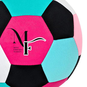 Apportez le plaisir du football à l'intérieur avec le ballon de football rembourré doux! Ce ballon de taille 4 rembourré est parfait pour jouer en intérieur en toute sécurité - Product Image 6