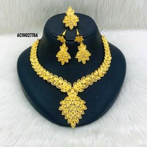 Ensemble collier court beau design à la mode plaqué or 18 carats tous types de conception uniquement en ligne matériau principal en laiton bijoux d'un gramme - Product Image 1