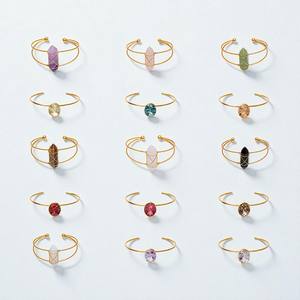 Bracelet manchette en obsidienne noire à double pointe-Laiton plaqué or sans nickel de haute qualité-Bracelets en gros faits à la main - Product Image 4