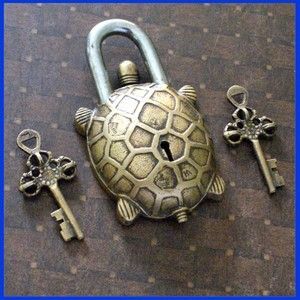 Best Quality Antique Iron Padlock &amp; <strong>Keys</strong> Vintage Style <strong>Lock</strong> With 2 <strong>Keys</strong> Working Condition <strong>Locks</strong> for Security Decor Perpouse - Product Image 2