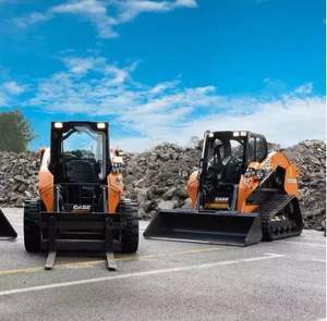 Chargeuse compacte TR320 2023 avec pompe moteur et composants essentiels, transmission intégrale, construction en alliage d'aluminium - Product Image 2