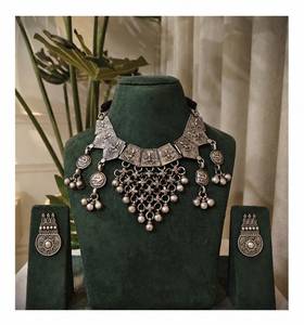 Magnifique collier de créateur avec travail Paatri Thappa et Jaal Latkan |   Bijoux en laiton aspect argenté |   Collier ethnique |   Boucles d'oreilles gratuites - Product Image 1