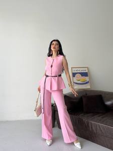 Ensemble de costume en satin rose pour femmes, coupe ample, longueur intégrale, couleur unie, décoration boutonnée, élégant, tenue d'été, sans col, sans manches - Product Image 3
