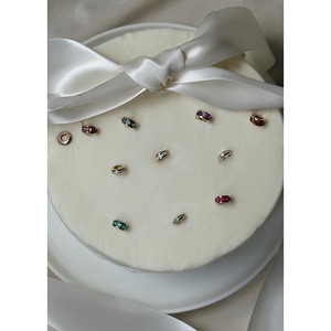 Colgante de Oro Rosa Hecho a Mano Noelle con Domo Pavé y Piedra de Nacimiento, Patrón de Gota de Agua con Corte Esmeralda y Baño de Rodio - Product Image 3