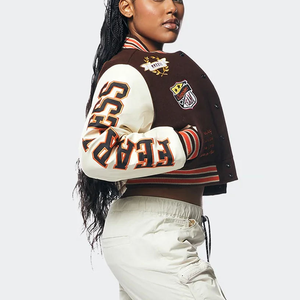 Veste universitaire classique à carreaux marron et blanc personnalisée pour femmes, avec patch brodé, style baseball, bomber, streetwear, veste de collège - Product Image 2