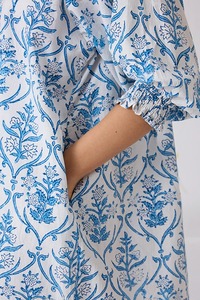 ชุดเดรสผ้าฝ้ายแบบลำลองสำหรับฤดูร้อนทำด้วยมือชุดเดรสขนาดเล็กเอวธรรมชาติพิมพ์ลายบล็อกทำด้วยมือดีไซน์ที่ยั่งยืนทำด้วยมือในอินเดีย - Product Image 5