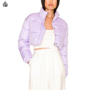 Chaqueta acolchada ligera Abrigo de manga larga para mujer con cremallera Diseño de Top corto ligero Chaqueta acolchada empacable - Product Image 3