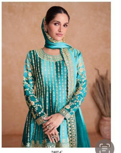 Colección PinkCityBlocks de Trajes Sharara Tradicionales Indios Modernos de Alta Calidad para Bodas y Fiestas, con Bordados - Product Image 3