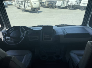 รถบ้านมือสอง Coachmen RV Mirada 35OS ปี 2020-2023 รุ่นปี 2022 ประเภท Class A พร้อมห้องน้ำในตัว พื้นที่ภายในกว้างขวาง ส่งออกทั่วโลก - Product Image 3
