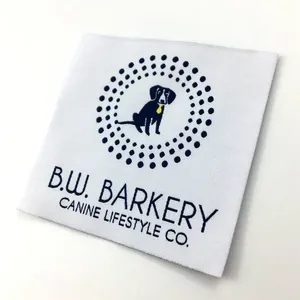 Etiquette tissée à pli d'extrémité en tissu polyester de taille personnalisée pour l'entretien du cou Etiquettes de vêtement de haute qualité pour vêtements, chaussures et sacs pour femmes - Product Image 6