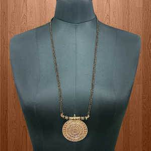 Pendentif Kriaa en laiton à la mode Mangalsutra avec perles noires plaqué or style de chaîne traditionnelle pour mariage ou cadeau-1503036 - Product Image 1