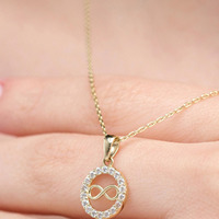 Cercle avec chaîne en diamant Infinity Collier pendentif solitaire avec cadeau d'anniversaire en or jaune 14 carats 18 carats cultivé en laboratoire pour elle-DS0537