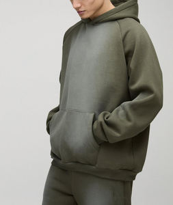 Ensemble de survêtement décontracté et élégant pour homme, vert olive, avec logo personnalisé, tissu doux, 100% coton, coupe décontractée, tenue coordonnée - Product Image 3