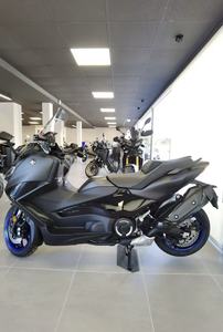 Nouveauté 2025 : Scooter sportif Yamaha TMAX Tech MAX-562cc avec pack électronique avancé et style Supersport - Product Image 3