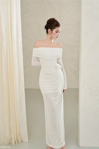 เดรสยาวเปิดไหล่พร้อมเอวแต่งระบายและตกแต่งดอกไม้ด้านข้างสำหรับสาวๆไปปาร์ตี้ไปชายหาด - Product Image 4