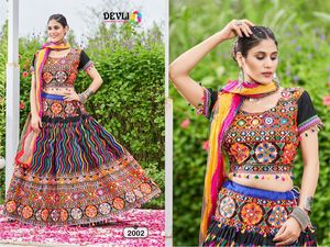 ชุดเลเฮนกาโชลีแบบใหม่สำหรับเทศกาลนาวราตรี ชุดเลเฮนกาโชลีแบบดั้งเดิมของอินเดีย ชุดเลเฮนกาโชลีแบบดีไซเนอร์ ชุดเลเฮนกาโชลีผ้าฝ้าย - Product Image 2