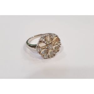 Bague statement en opale ovale plaquée or 24 carats et rhodium, bijoux fins pour tous les jours, or jaune et platine, certifiée IGI - Product Image 2
